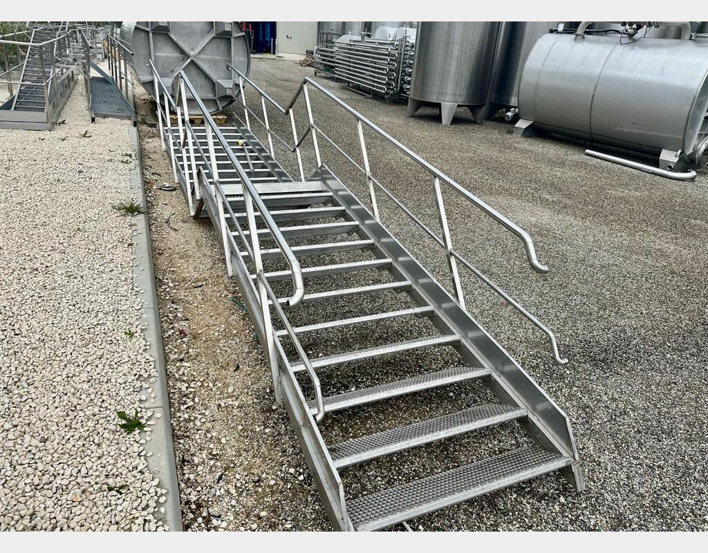 Stainless steel staircase - 20 steps